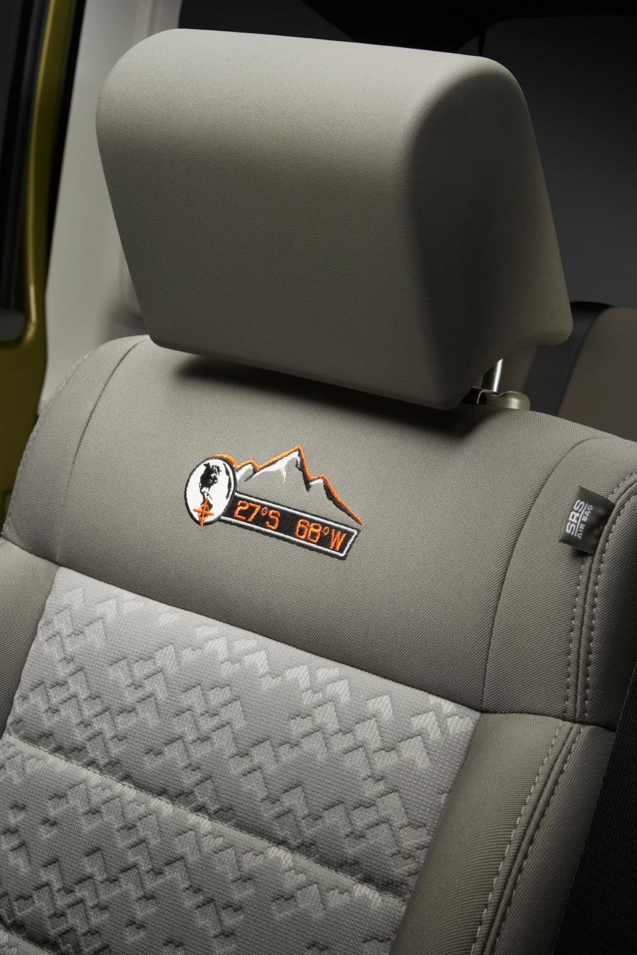  Jeep Wrangler Unlimited Mountain Edition 2010 года  (фото 3 из 4)